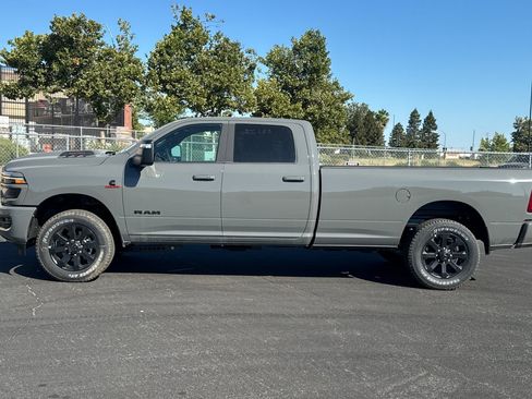 New 2026 RAM 2500 Laramie w/ Night Edition AWD/4WD image 6