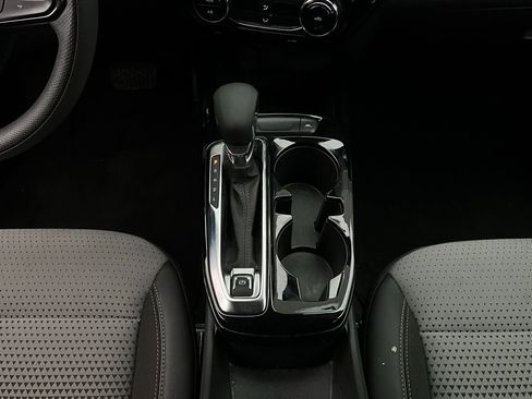 Used 2025 Chevrolet Trax LT FWD image 14