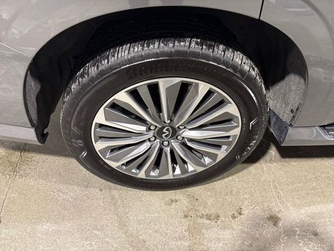 Certified 2025 INFINITI QX80 Sensory image 32