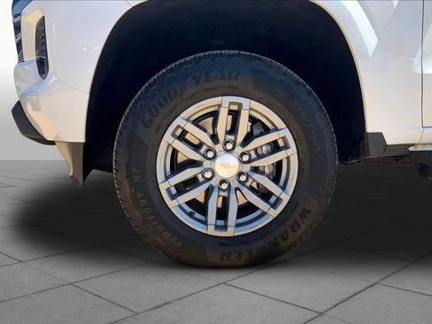 Used 2024 Chevrolet Colorado LT w/ LT Convenience Package image 11