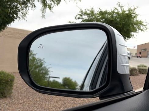 Used 2024 Kia Telluride EX w/ EX Captain's Chair Package image 10