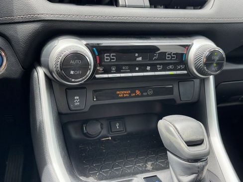 Used 2022 Toyota RAV4 XLE w/ Convenience Package image 11