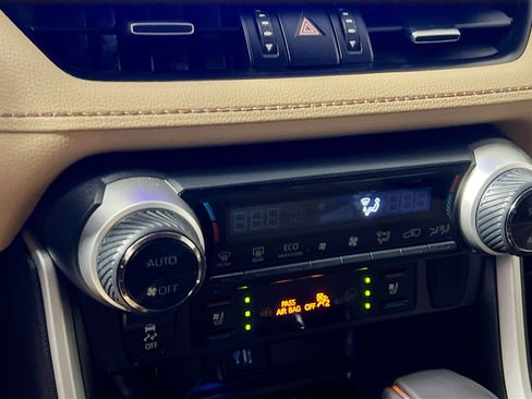 Used 2024 Toyota RAV4 Limited image 27