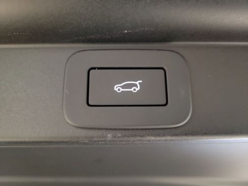 New 2026 Land Rover Range Rover SV image 24