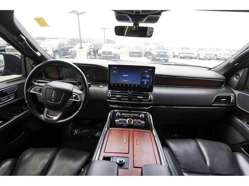 Used 2023 Lincoln Navigator L Reserve image 9