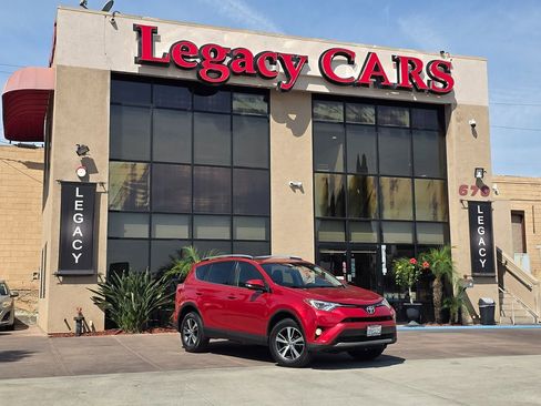 Used 2016 Toyota RAV4 XLE image 2