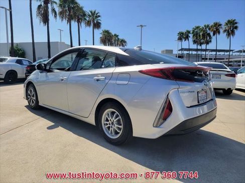 Used 2017 Toyota Prius Prime Premium FWD image 6