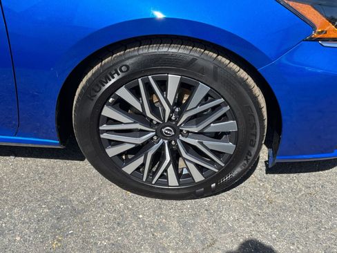 Used 2025 Nissan Altima 2.5 SV FWD image 30
