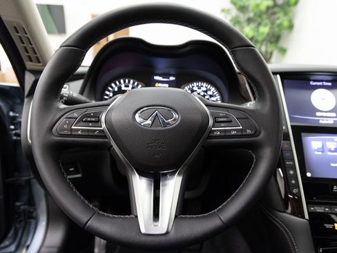 Used 2018 INFINITI Q50 Luxe w/ Cargo Package (L95) RWD image 16