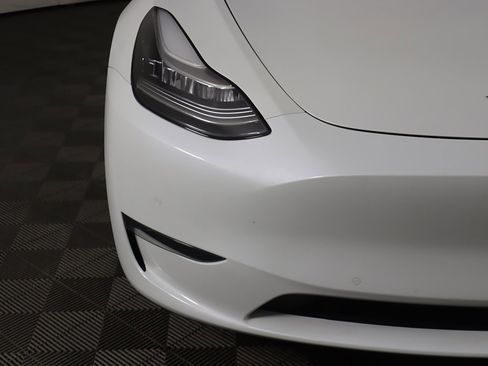 Used 2021 Tesla Model Y Long Range image 13