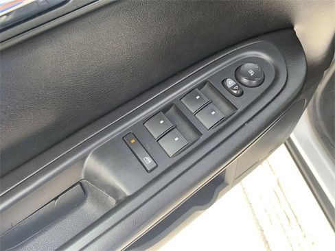 Used 2017 Chevrolet Traverse LT image 21