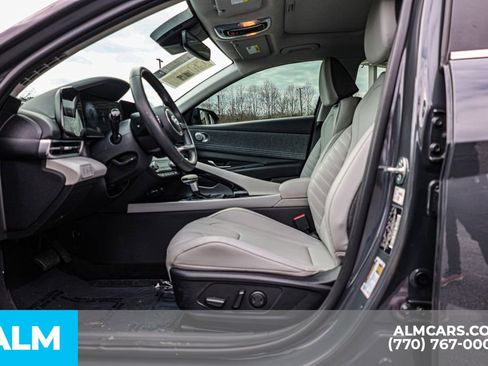 Used 2023 Hyundai Elantra Limited image 19