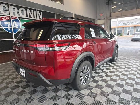 Used 2025 Nissan Pathfinder SV AWD/4WD image 6