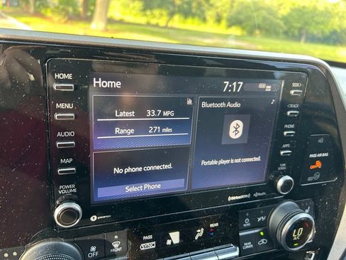 Used 2020 Toyota Highlander XLE FWD image 24