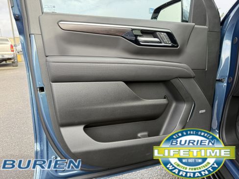 New 2026 Chevrolet Suburban Premier image 11