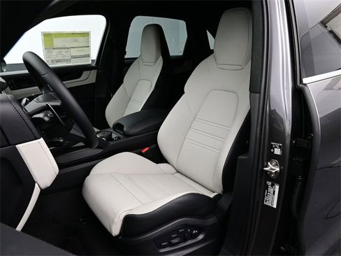 New 2026 Porsche Cayenne S image 5