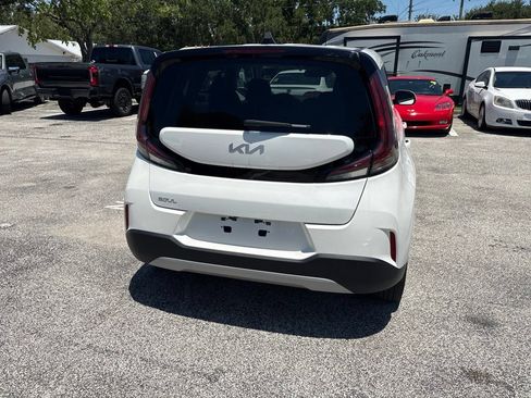 Used 2025 Kia Soul LX w/ LX Technology Package FWD image 4