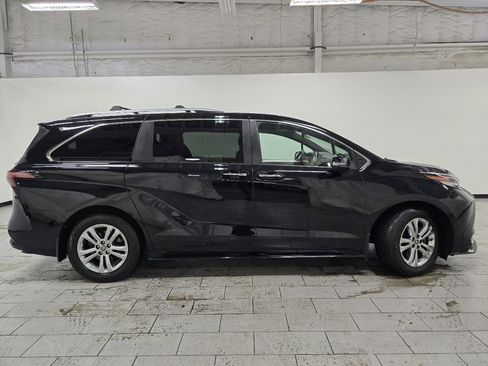 Used 2022 Toyota Sienna Platinum image 21
