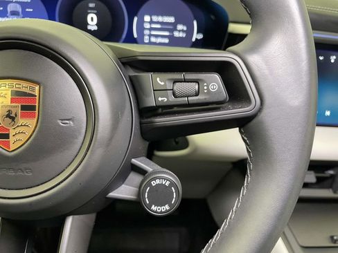 Used 2025 Porsche Macan 4 Electric image 40