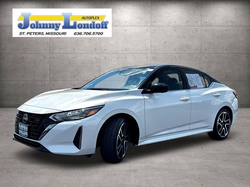 Used 2025 Nissan Sentra SR w/ SR Premium Package FWD image 4