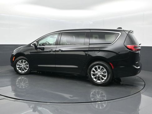 New 2026 Chrysler Pacifica Select image 5
