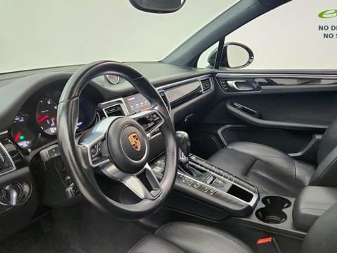 Used 2018 Porsche Macan AWD/4WD image 18