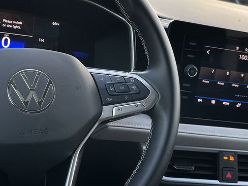 Used 2025 Volkswagen Taos SE image 14