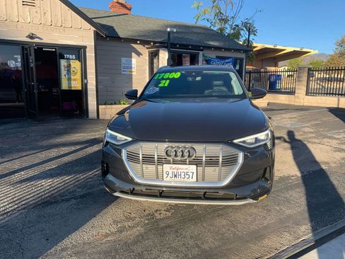 Used 2021 Audi e-tron Prestige w/ Prestige Package image 4