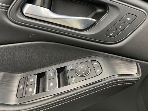 Used 2025 Nissan Rogue SL w/ Tech Package image 12