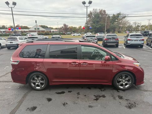 Used 2015 Toyota Sienna SE Premium image 7