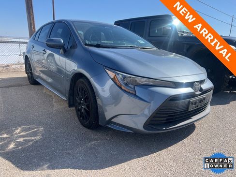 Used 2025 Toyota Corolla LE image 2