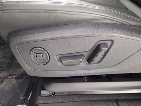 Certified 2025 Audi Q3 2.0T Premium Plus w/ Premium Plus Package image 19