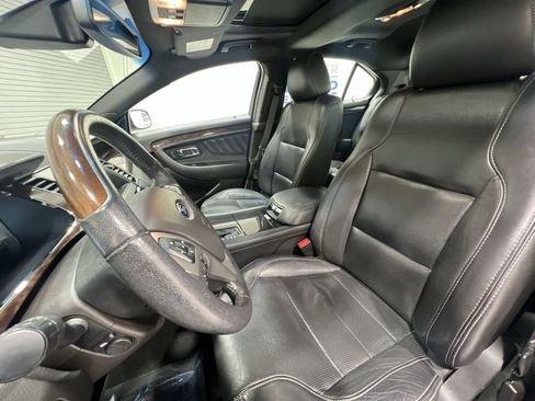 Used 2018 Ford Taurus Limited image 11