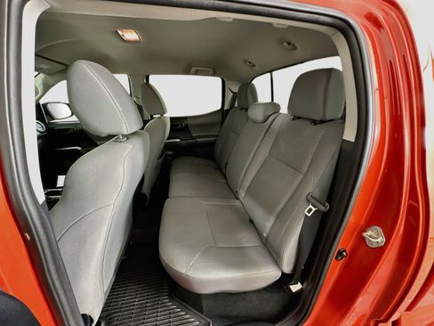 Used 2018 Toyota Tacoma SR5 RWD image 26