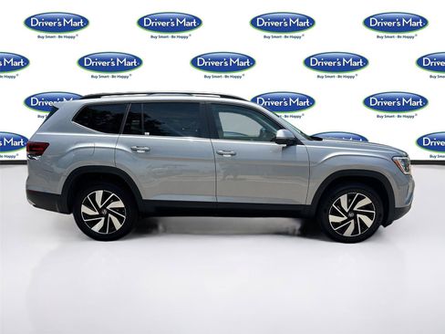 Used 2025 Volkswagen Atlas SE FWD image 8