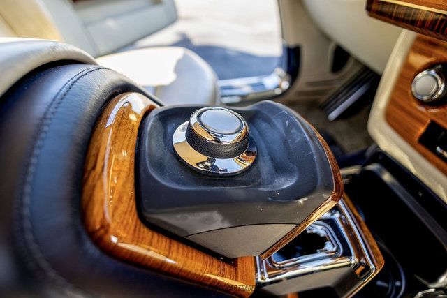 Used 2010 Rolls-Royce Phantom Drophead Coupe RWD image 55