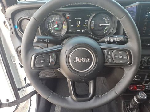 Used 2025 Jeep Wrangler Unlimited Rubicon 4xe w/ Convenience Group AWD/4WD image 10