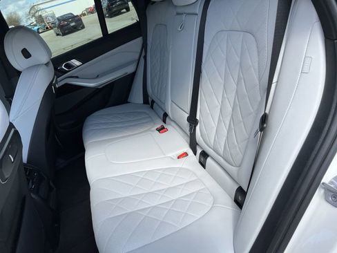 Used 2024 BMW X5 xDrive40i w/ Premium Package image 25