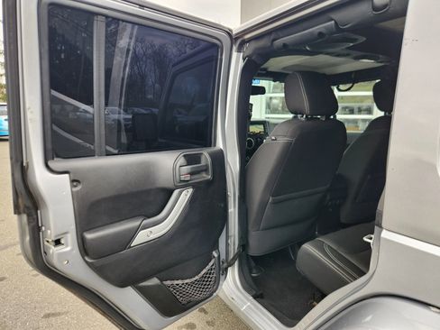 Used 2014 Jeep Wrangler Unlimited Sahara w/ Max Tow Package AWD/4WD image 34