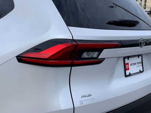 Used 2024 Toyota Grand Highlander Platinum image 36