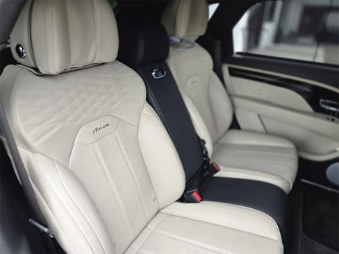 Used 2023 Bentley Bentayga Extended Wheelbase image 18