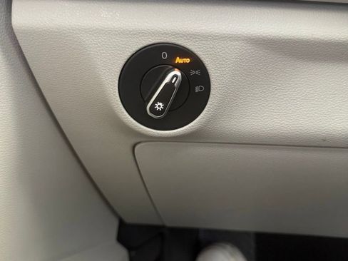 Used 2024 Volkswagen Jetta SE w/ Panoramic Sunroof Package image 26