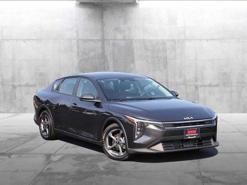 Used 2025 Kia K4 FWD image 2