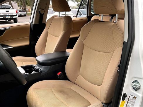 Used 2019 Toyota RAV4 LE image 18