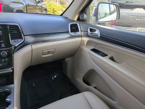 Used 2022 Jeep Grand Cherokee Limited image 16