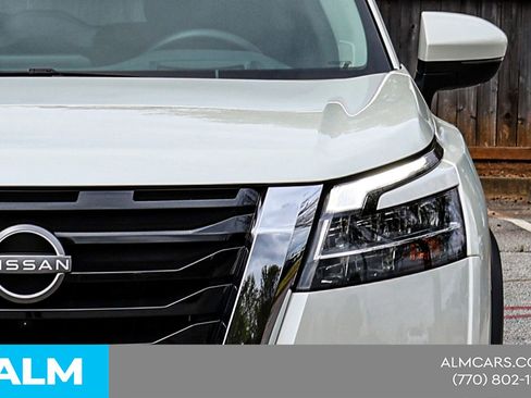 Used 2024 Nissan Pathfinder Platinum image 15