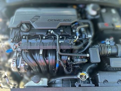 New 2025 Hyundai Elantra Limited image 41