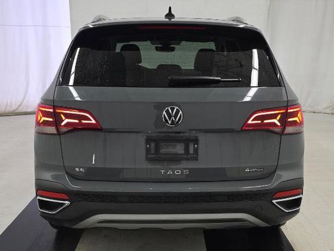 Used 2023 Volkswagen Taos SE w/ Panoramic Sunroof Package image 5