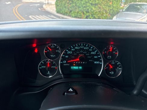 Used 2021 Chevrolet Express 2500 w/ Driver Convenience Package RWD image 32