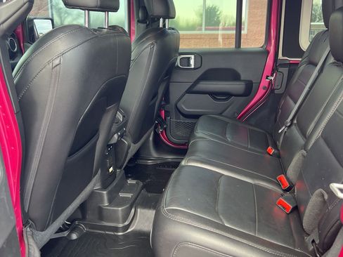 Used 2022 Jeep Wrangler Unlimited Sahara image 24